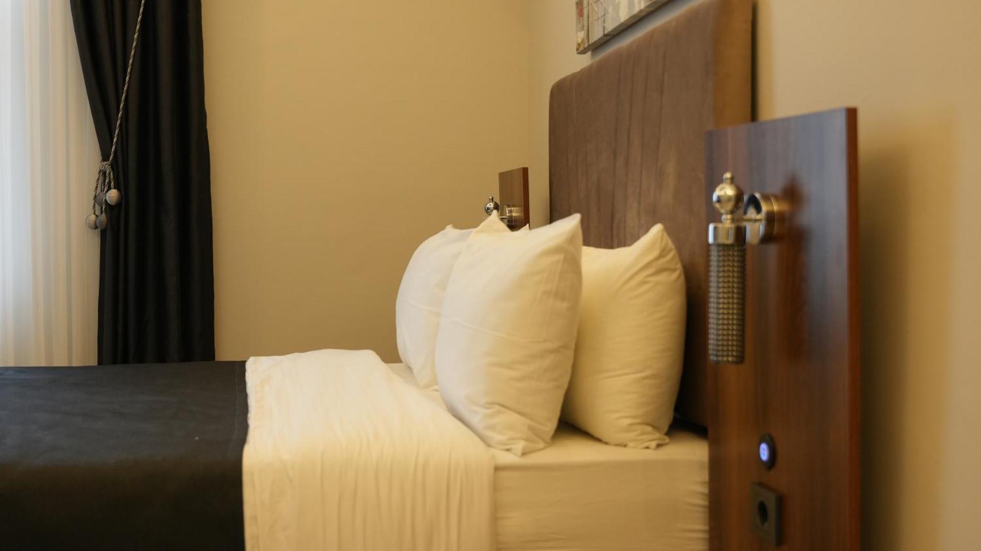 Grand Krone Hotel Cinarcik Luaran gambar
